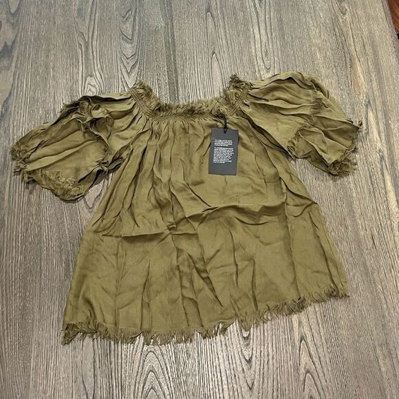 NWT Chaser Olive Green Off Shoulder Frayed Hem Top Size M - Picture 1 of 5